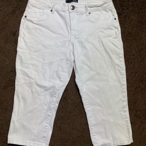 1822 brand white Capri